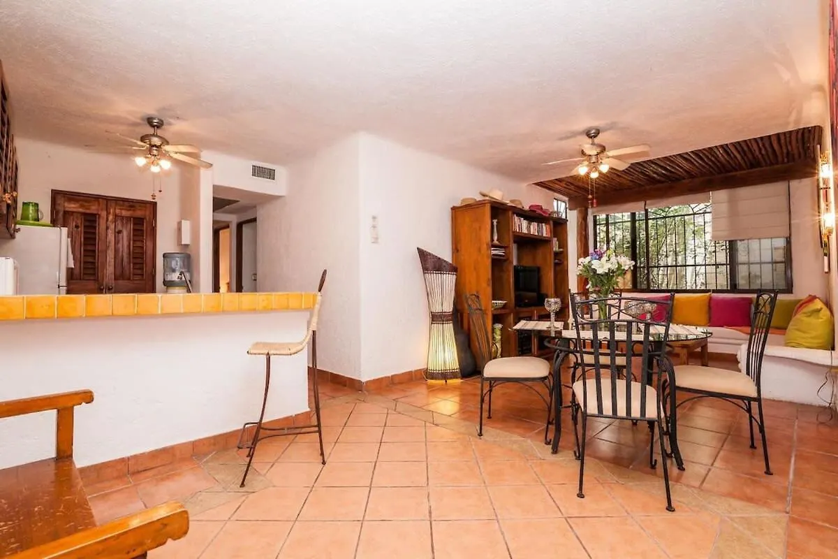 Charming, Gated With Pool, Fast Wifi And Silent Apartment Playa del Carmen