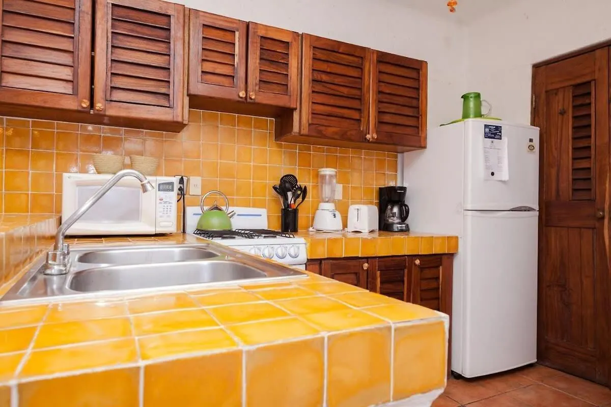 Charming, Gated With Pool, Fast Wifi And Silent Apartment Playa del Carmen Mexico
