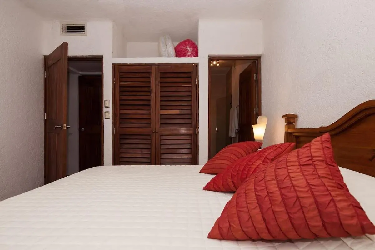Charming, Gated With Pool, Fast Wifi And Silent Apartment Playa del Carmen